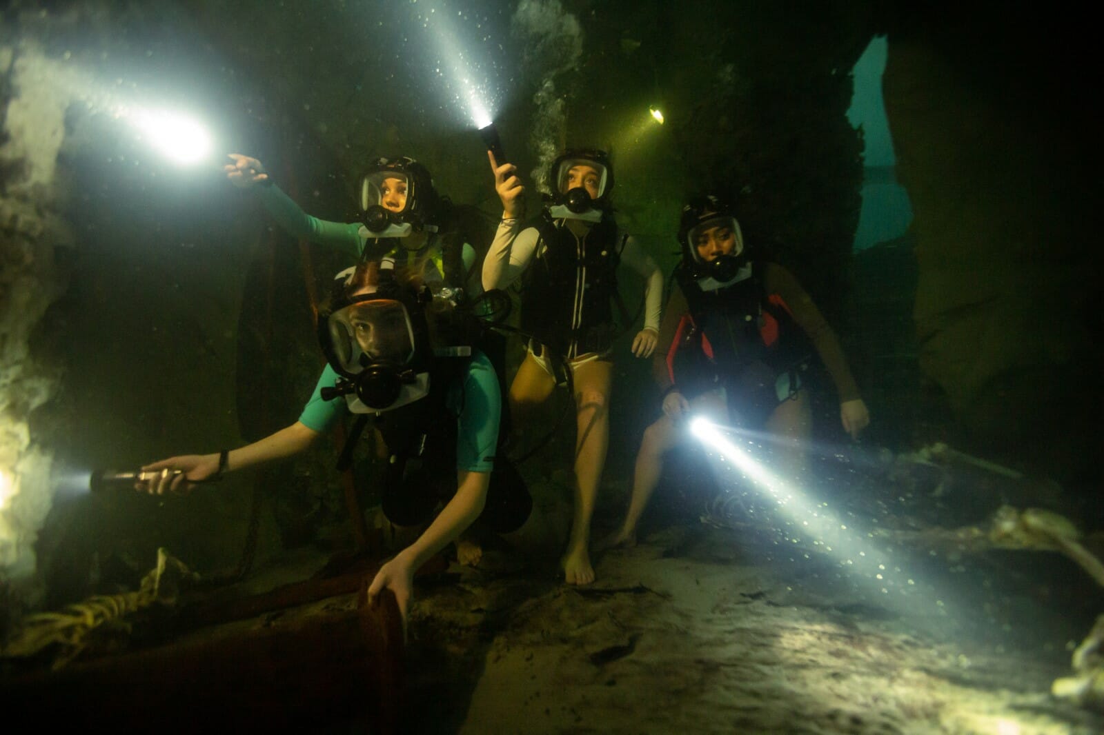 47-meters-down-2-uncaged